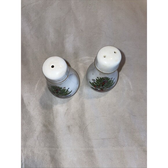 Vintage WOOLWORTH CHRISTMAS TREE Porcelain Salt & Pepper Shakers w/ Gold Trim - Picture 3 of 8